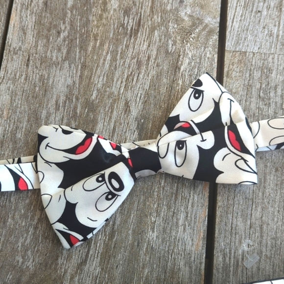 Mickey Mouse Cummerbund and Bow Tie Set - Picture 2 of 7